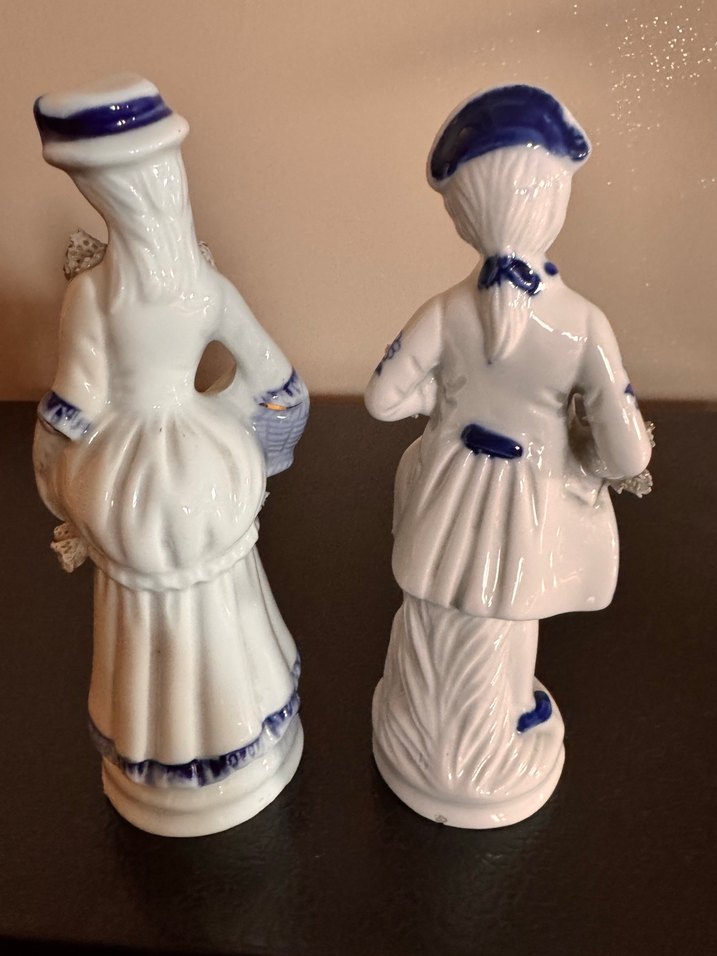Beyaz ve Lacivert Detaylı Porselen Figürin Seti - Görsel 5
