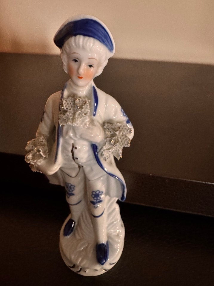 Beyaz ve Lacivert Detaylı Porselen Figürin Seti - Görsel 3