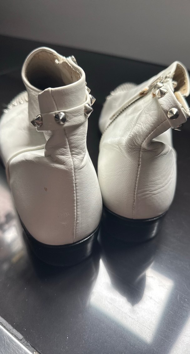Zara Beyaz orjinal Deri Sivri Burunlu Çivili Bot - Görsel 2