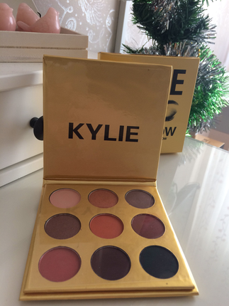 diğer Beden Kylie far paleti