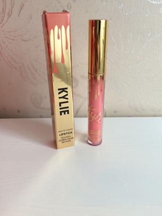 Diğer Kylie ruj 