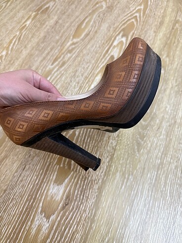 Kahverengi topuklu ayakkabı - Görsel 5