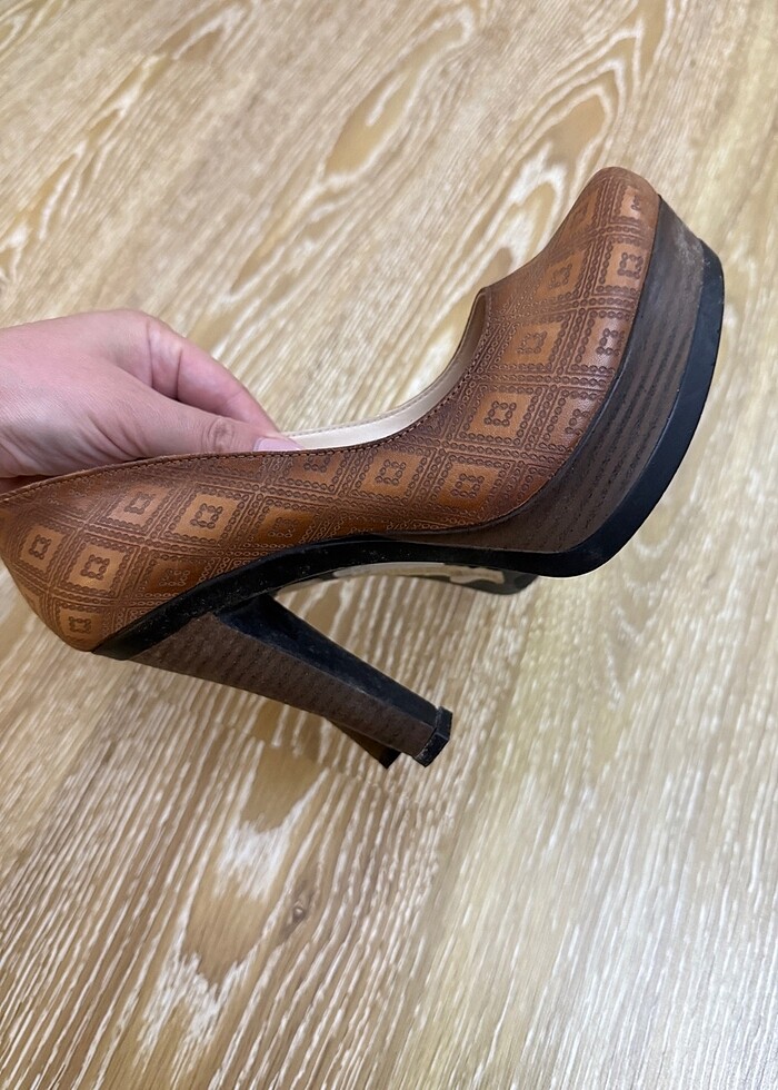 Kahverengi topuklu ayakkabı - Görsel 5