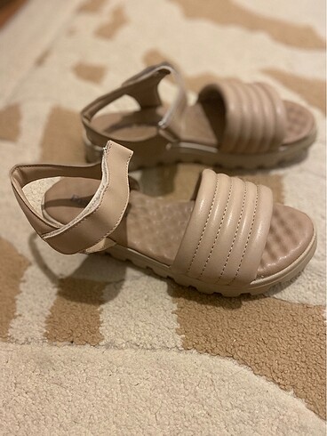 35 Beden ten rengi Renk Kız çocuk sandaler