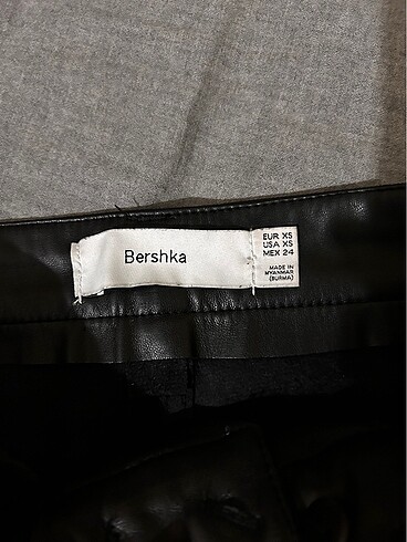 xs Beden bershka deri pantolon