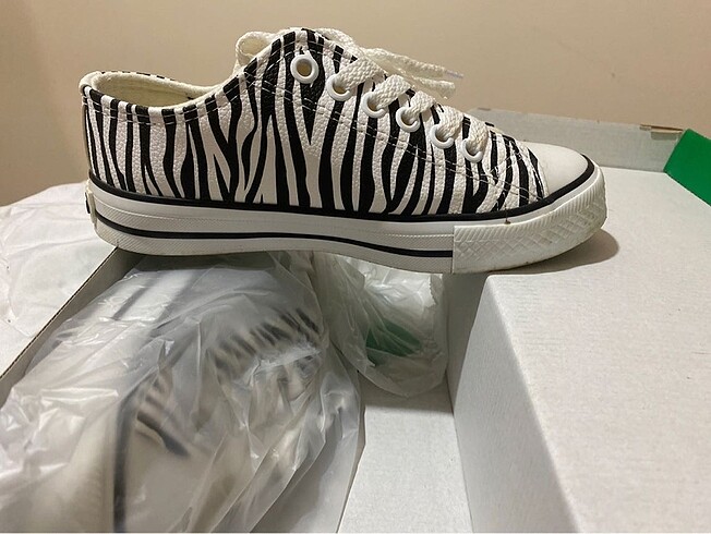 37 Beden Benetton converse