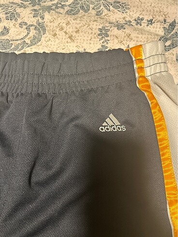 l Beden Adidas şort