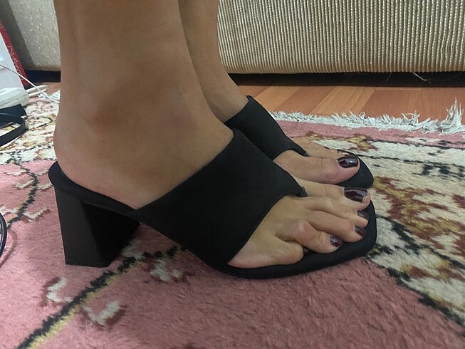 Bershka Parmak arası topuklu sandalet