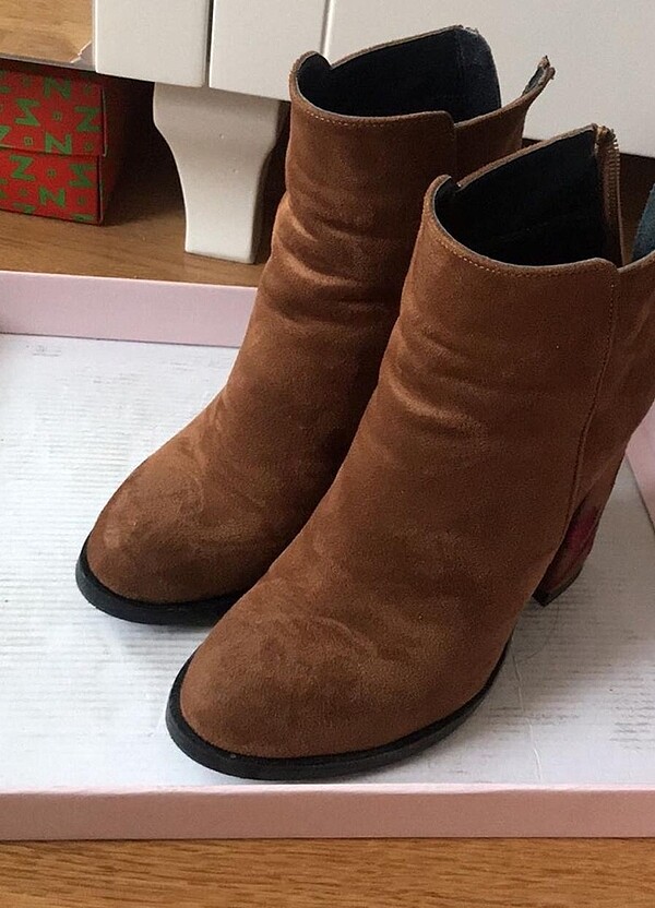 Elle Taba Rengi İşlemeli Topuklu Bot - Görsel 5