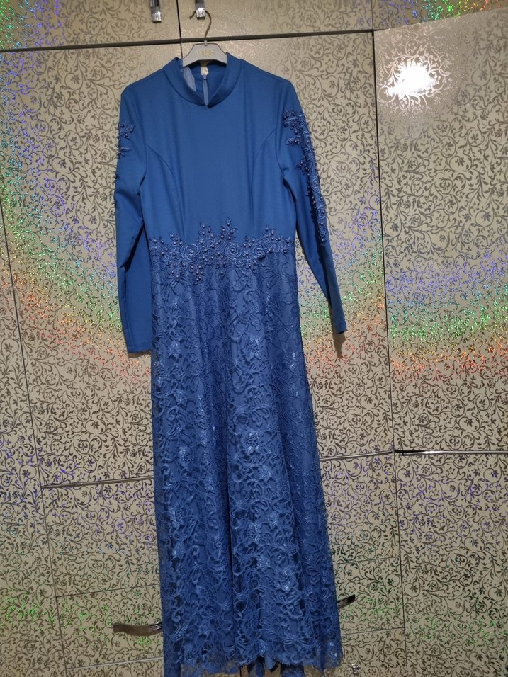 Mavi Uzun Kollu İşlemeli Kadın Abiye Elbise - Görsel 4