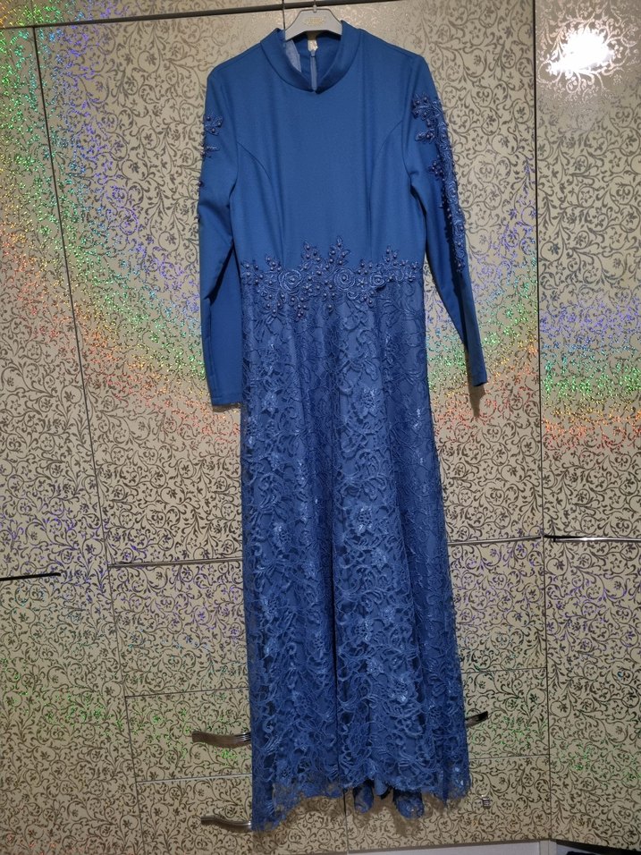 Mavi Uzun Kollu İşlemeli Kadın Abiye Elbise - Görsel 5