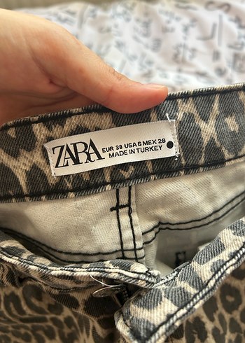 Gri Leopar Desenli Kadın Salaş Kot Pantolon - Görsel 3