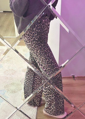 Gri Leopar Desenli Kadın Salaş Kot Pantolon - Görsel 2