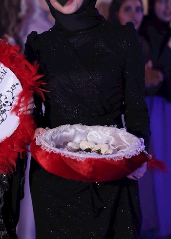 Dar kesin pullu siyah tesettür abiye - Görsel 2