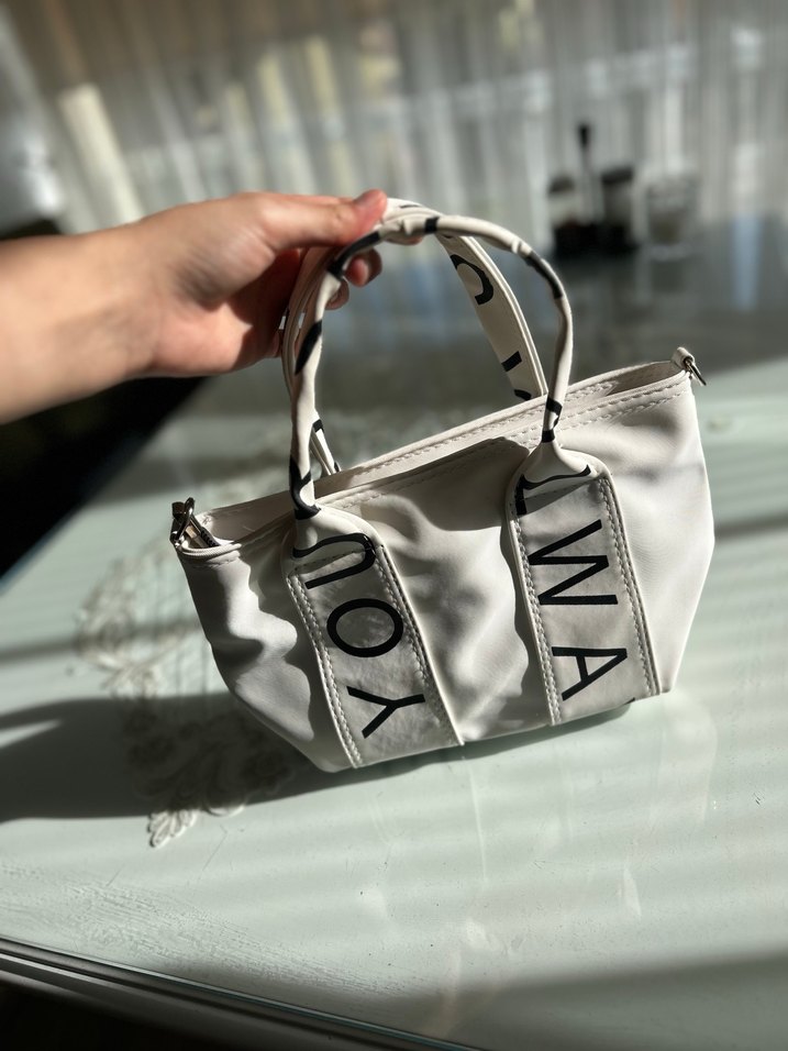 Beyaz Fermuarlı Sokak Stili Kadın Çanta - Görsel 2