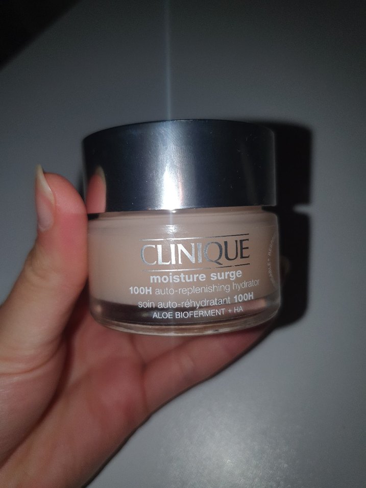 Clinique Moisture Surge 100H Kadın Nemlendirici - Görsel 2