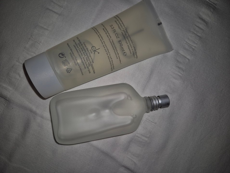 Calvin Klein CK One Parfüm ve Vücut Yıkama jeli - Görsel 4