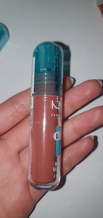 Beden Nyx lip ıv