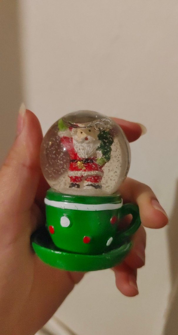 Renkli Yeşil Noel Baba Figürlü Kar Küresi - Görsel 2