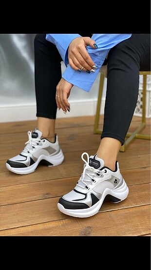 SKECHERS