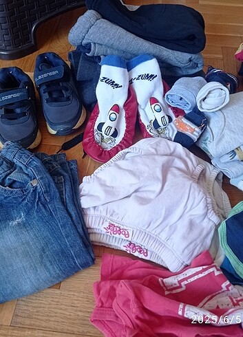 Giyilmis çocuk kıyafeti