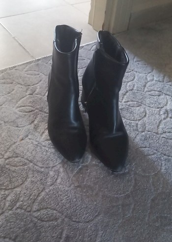 Siyah Deri Stiletto Topuklu Kadın Bot