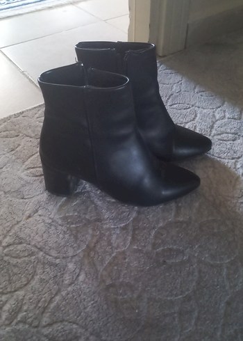 Zara Siyah Deri Stiletto Topuklu Kadın Bot