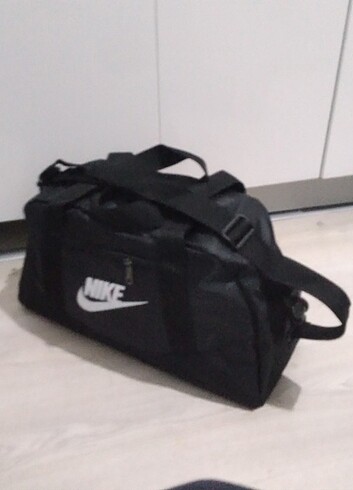 Nike Seyahat ve Spor Çantası 