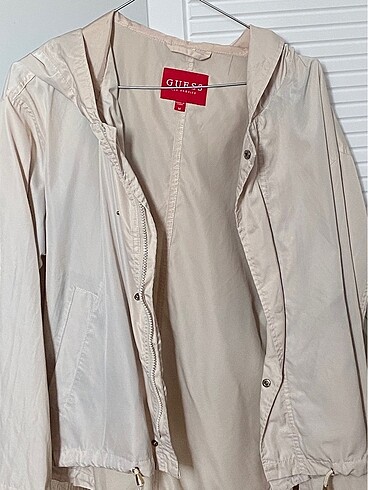Guess yağmurluk trençkot