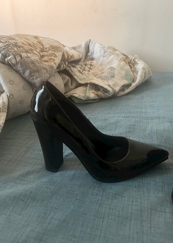 Bambi Parlak Siyah Stiletto Topuklu Kadın Ayakkabı