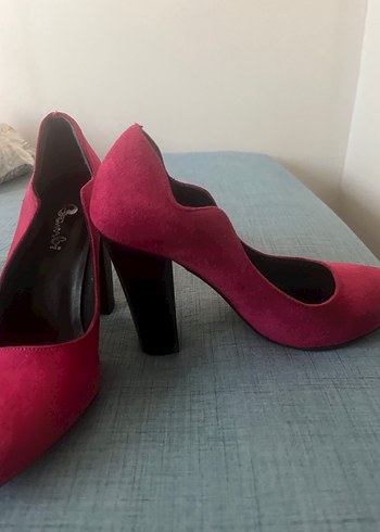 Pembe Süet Tokalı Kadın Topuklu Ayakkabı