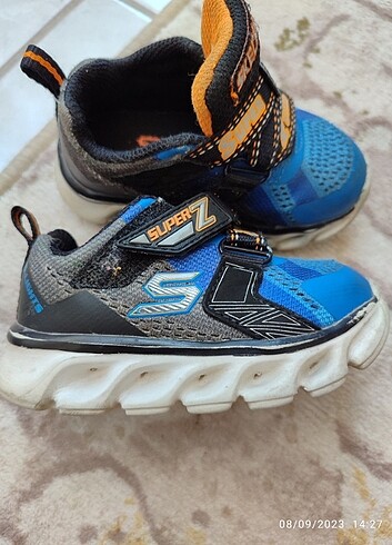 22 Beden skechers bebek spor ayakkabı ışıklı