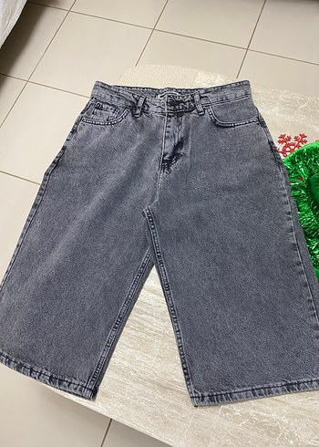 Gri Bağlama Desenli Salaş Mini Kot Şort - Görsel 3