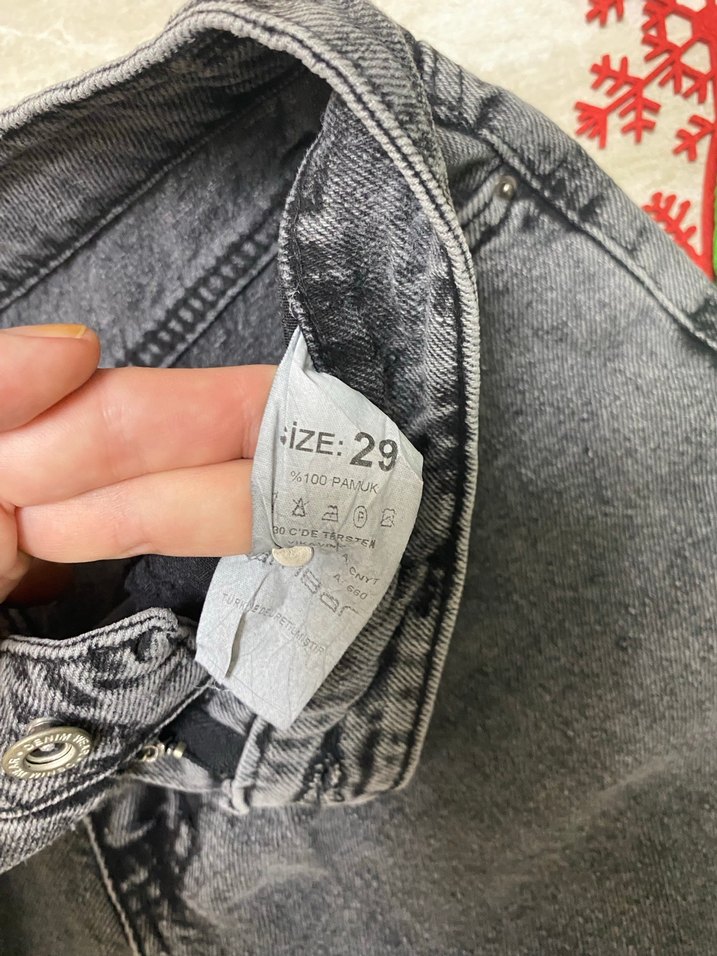 Gri Bağlama Desenli Salaş Mini Kot Şort - Görsel 5