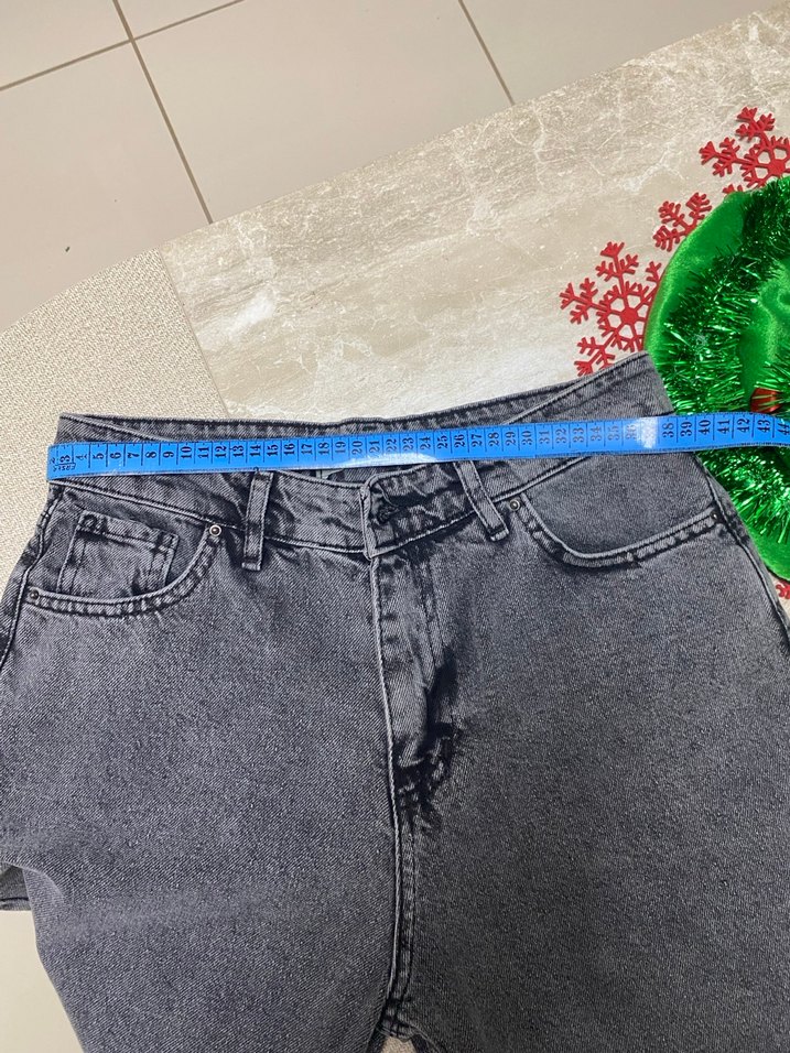 Gri Bağlama Desenli Salaş Mini Kot Şort - Görsel 4