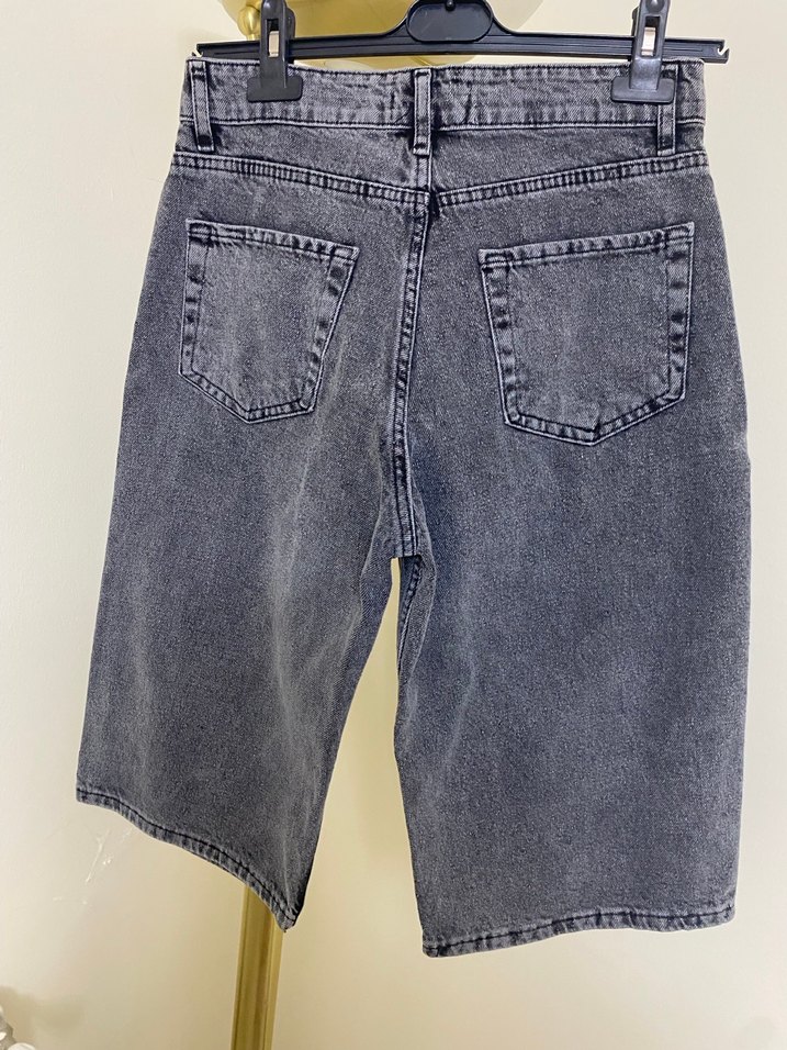 Gri Bağlama Desenli Salaş Mini Kot Şort - Görsel 2