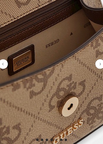 GUESS Kahverengi Parlak Kadın Omuz Çantası - Görsel 3