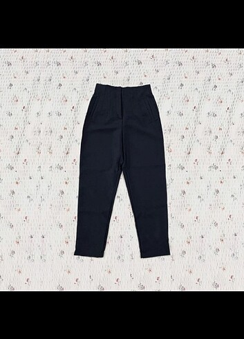 Klasik pantolon açıklamayı okuyun