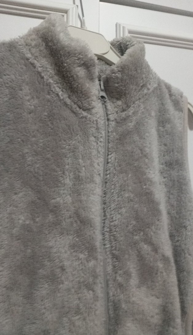 Gri Yumuşak Dokulu Yelek - Görsel 3