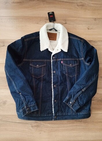 Levi's mont