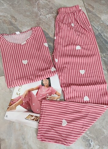 Modern desenli pijama takımı 