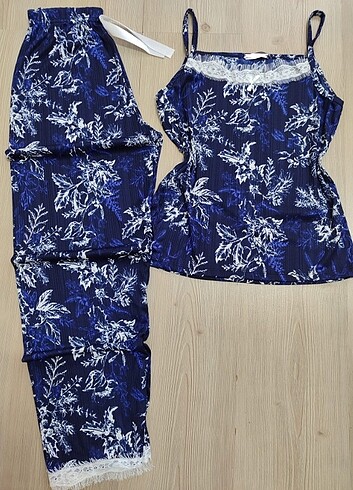 m Beden İp askılı pijama takımı