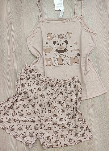 l Beden Şortlu pijama takımı