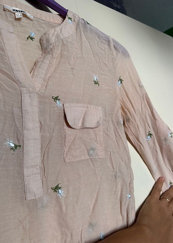 Pembe Nakışlı V Yaka Düğmeli Kadın Gömlek - Görsel 5