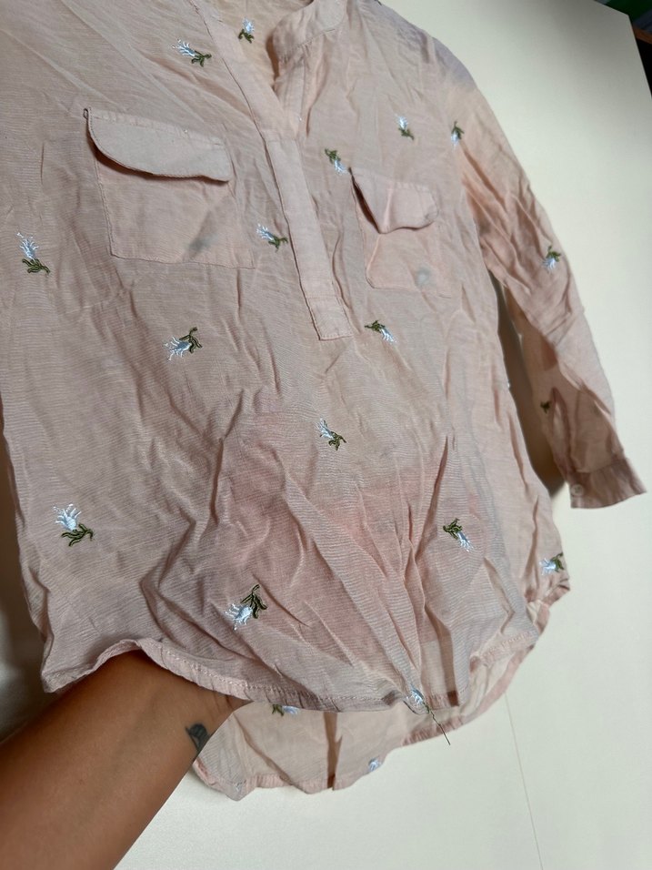 Pembe Nakışlı V Yaka Düğmeli Kadın Gömlek - Görsel 4