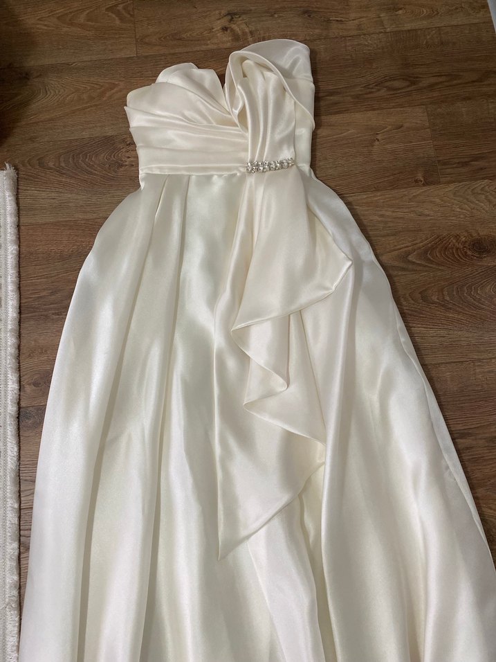 Beyaz Straplez abiye - Görsel 3