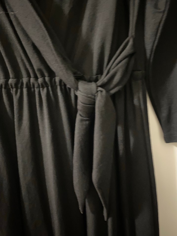 Siyah Uzun Drapeli V Yaka Elbise - Görsel 4