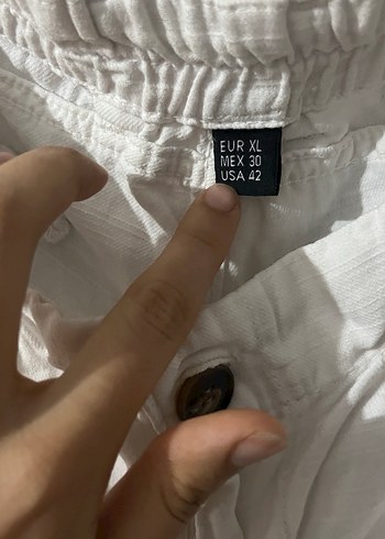 Düğmeli Beyaz Keten Kadın Pantolon - Görsel 3