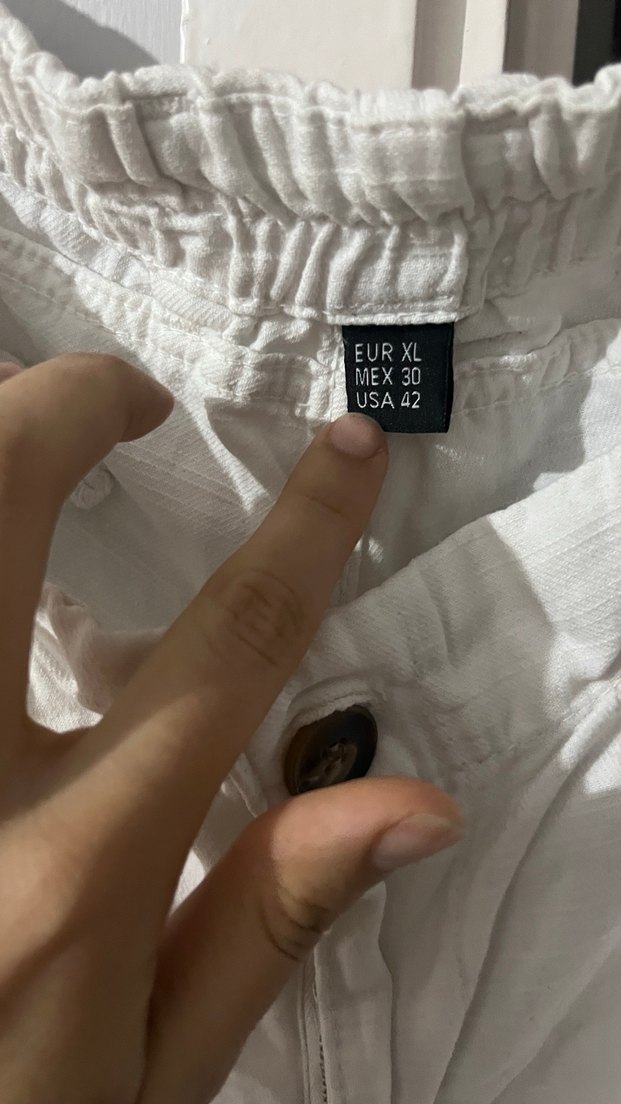 Düğmeli Beyaz Keten Kadın Pantolon - Görsel 3