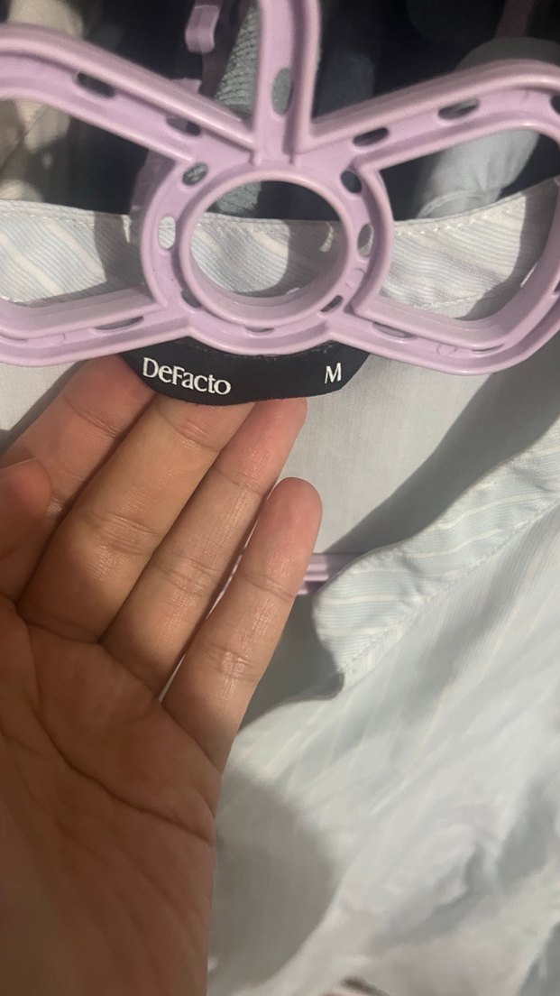 Düğmeli yarım  mavi  Beyaz V Yakalı Kadın Gömlek - Görsel 3